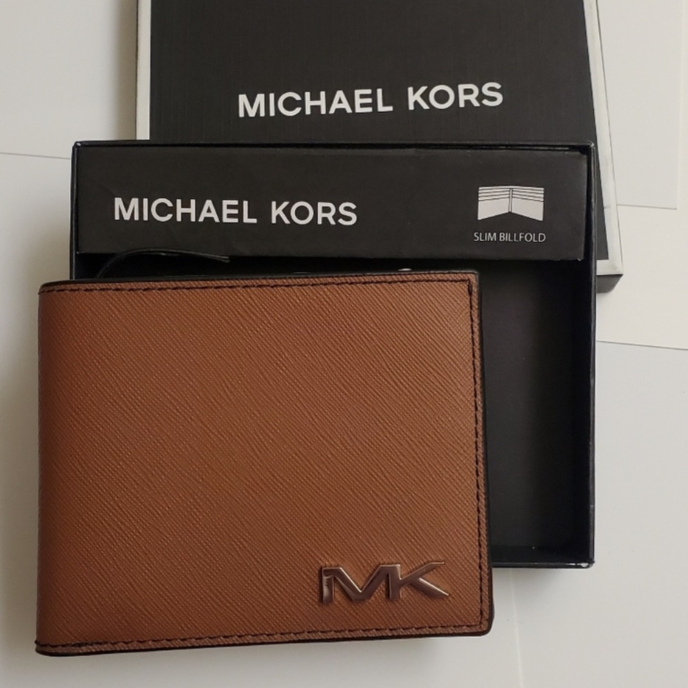 Michael Kors Mens tan wallet. NWT